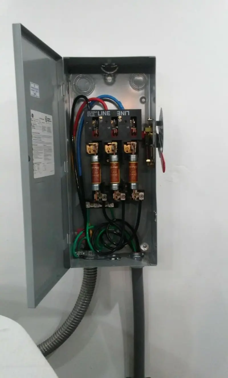 Three-phase disconnect switch installed for Smoke Detector Installation in O'Hara